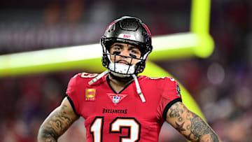 在球场下更 在球场下更